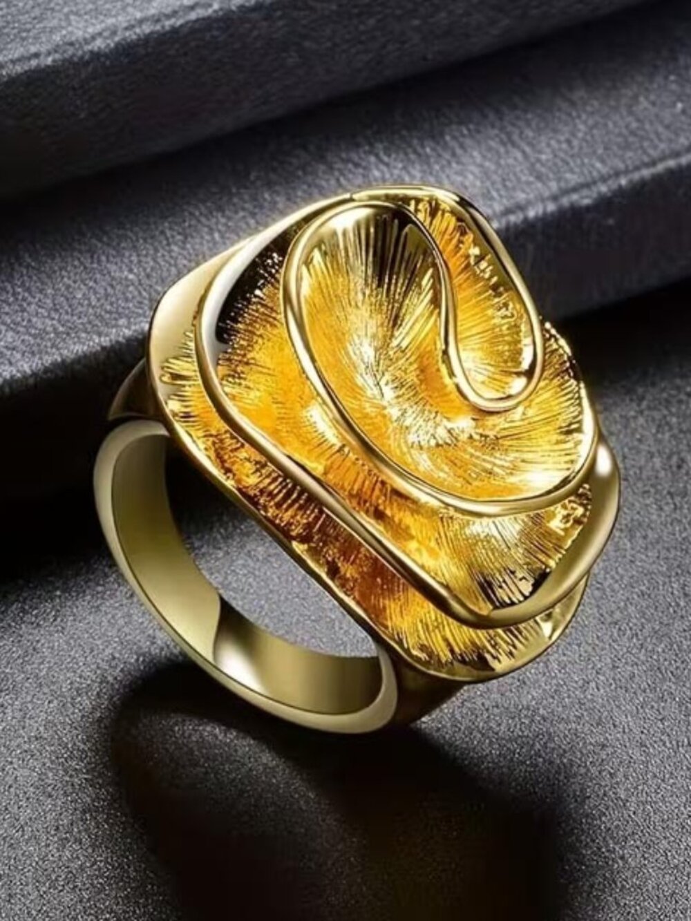 WILD 18K GOLD PLATED UNDULATING & TEXTURED GOLDEN FLOWER SIZE 7 RING J